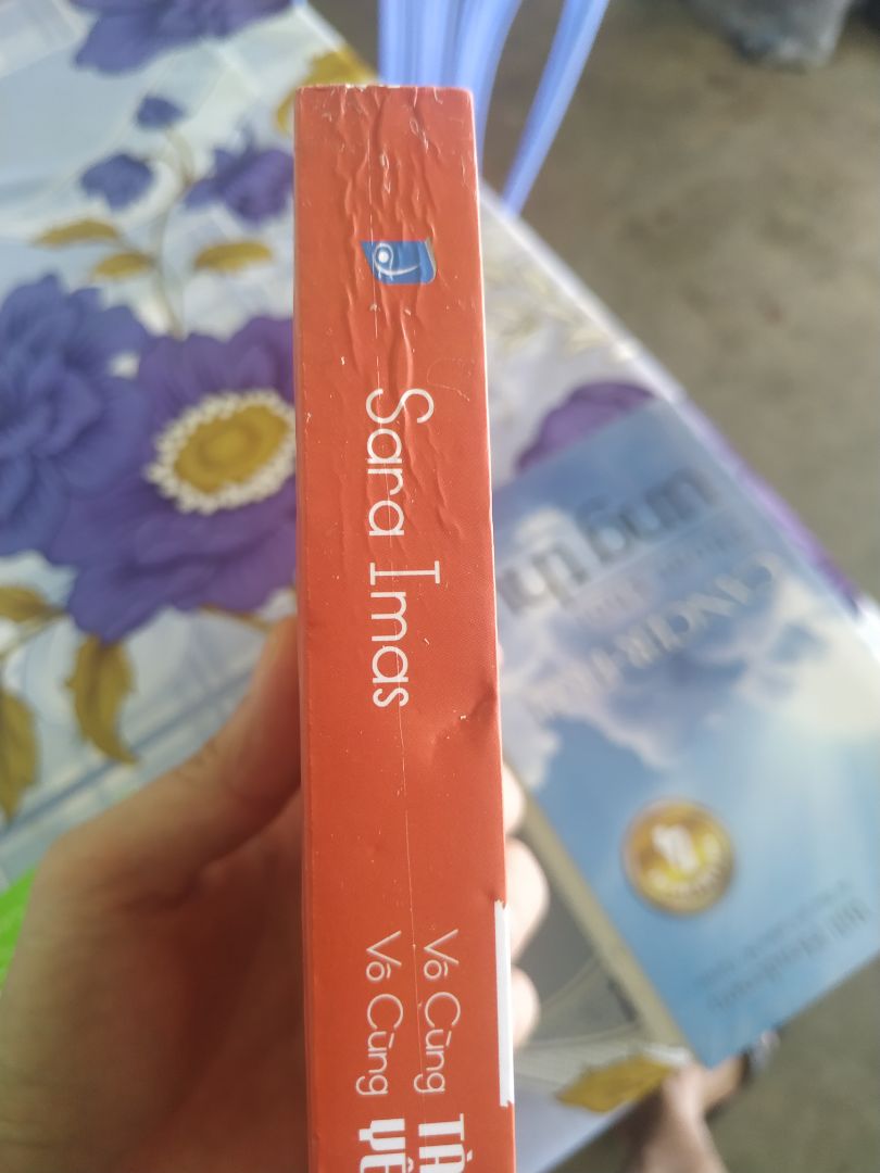 Mới nhận nhưng nhìn giống sách cũ. Trước cũng có mua mấy quyển ở đây thì thấy chất lượng dịch sai sót nhiều. Không biết có phải sách lậu không nữa. Quá tệ