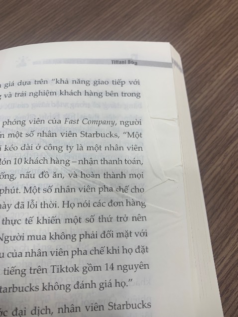 Sách bị quăn góc nhiều trang,