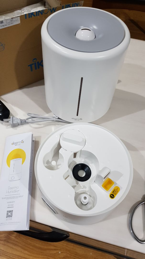 Giao hàng rất nhanh, nhưng lại hóa thành rất ẩu, hay là gì đó chưa muốn nói. 
Giống vài người mua trước đã cho ý kiến, tôi cũng không hề thấy cục ion+ màu vàng nào cả. Lặp đi lặp lại vấn đề này là sao?
Cũng chẳng có hướng dẫn tiếng Việt như quảng cáo, nên giờ chẳng biết sử dụng thế nào. Hay ném vào sọt rác luôn khỏi bực mình?