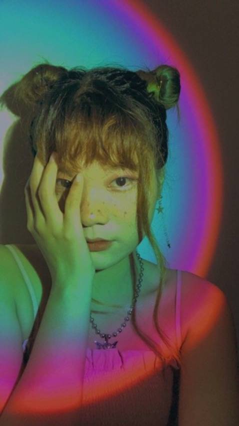 Khá đáng tiền luôn áaaaaa, lần đầu mình áp nhiều xu để mua hàng tới vậy (~77kxu, tiếc xỉu huhu) nhma xịn lắm á nhe, có nhiều màu, mình thử mix khùng điên mấy màu với nhau nữa, nhìn cũng zui zui. Cái thấu kính là mình mua riêng á nhe, nhma shop gói chung với đèn luôn. Nói chung quá xá ưng luôn á trùi