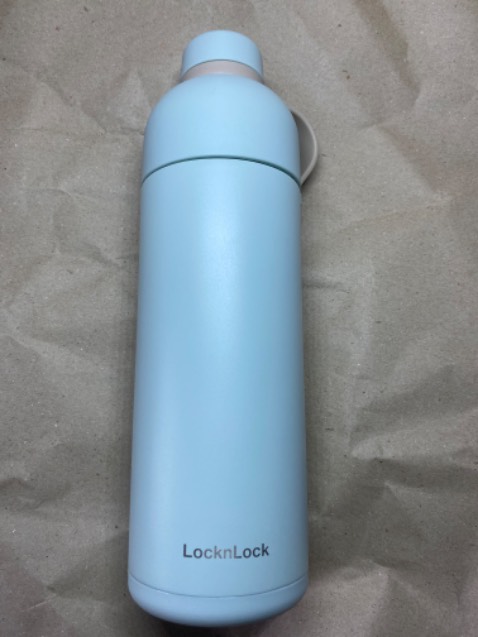 Màu xanh mint thực sự rất đẹp. Bình giữ nhiệt khá tốt. Được tặng kèm chiếc cọ nữa.