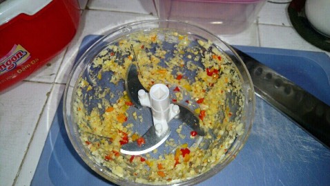 Xay thực phẩm tiện lợi dễ sử dụng giá cả hợp lý, sản phẩm chất lượng, lưỡi dao bén ngọt, khi vệ sinh nhớ cẩn thận xíu. Hàng chắc chắn, mẫu mã đẹp. Có 3 dung tích từ bé đến lớn để lựa chọn, nắp hộp đóng rất chặt có khấc cố định, đáy hộp có chống trượt nữa. Nói chung là rất ưng ý!