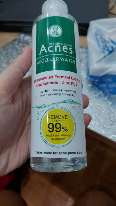 Trước đây mình chưa xài tẩy trang của Acnes bao giờ hôm thấy khuyến mãi nên mua xài thử kết quả xài được 2,3 bữa thấy rát da mặt quá nên ngưng dùng, có lẽ loại này không phù hợp với loại da hỗn hợp như mình
