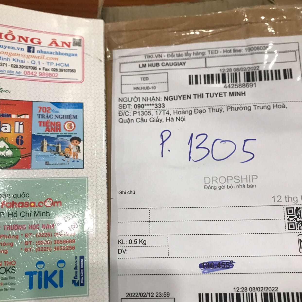 Nhà sách gửi nhầm sách! Mình mua sách toán, gửi thành sách tiếng anh! Vui lòng liên lạc lại! Giá tiền tt 137k gửi sách 59k