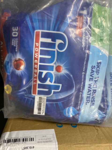 Giao hàng nhanh. Tuy nhiên shop không có gửi quà tặng như đã quảng cáo.  Nhắn tin hỏi  thì shop không phản hồi cho khách.