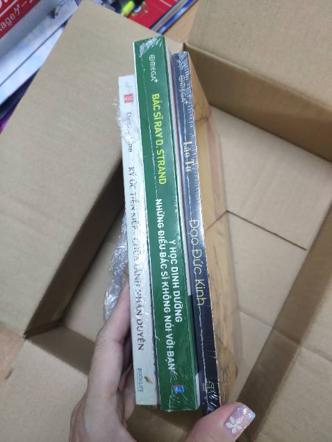Sách còn seal, được đóng gói khá cẩn thận vì mình có note lại để tặng. Tiki chưa bao giờ làm mình thất vọng.