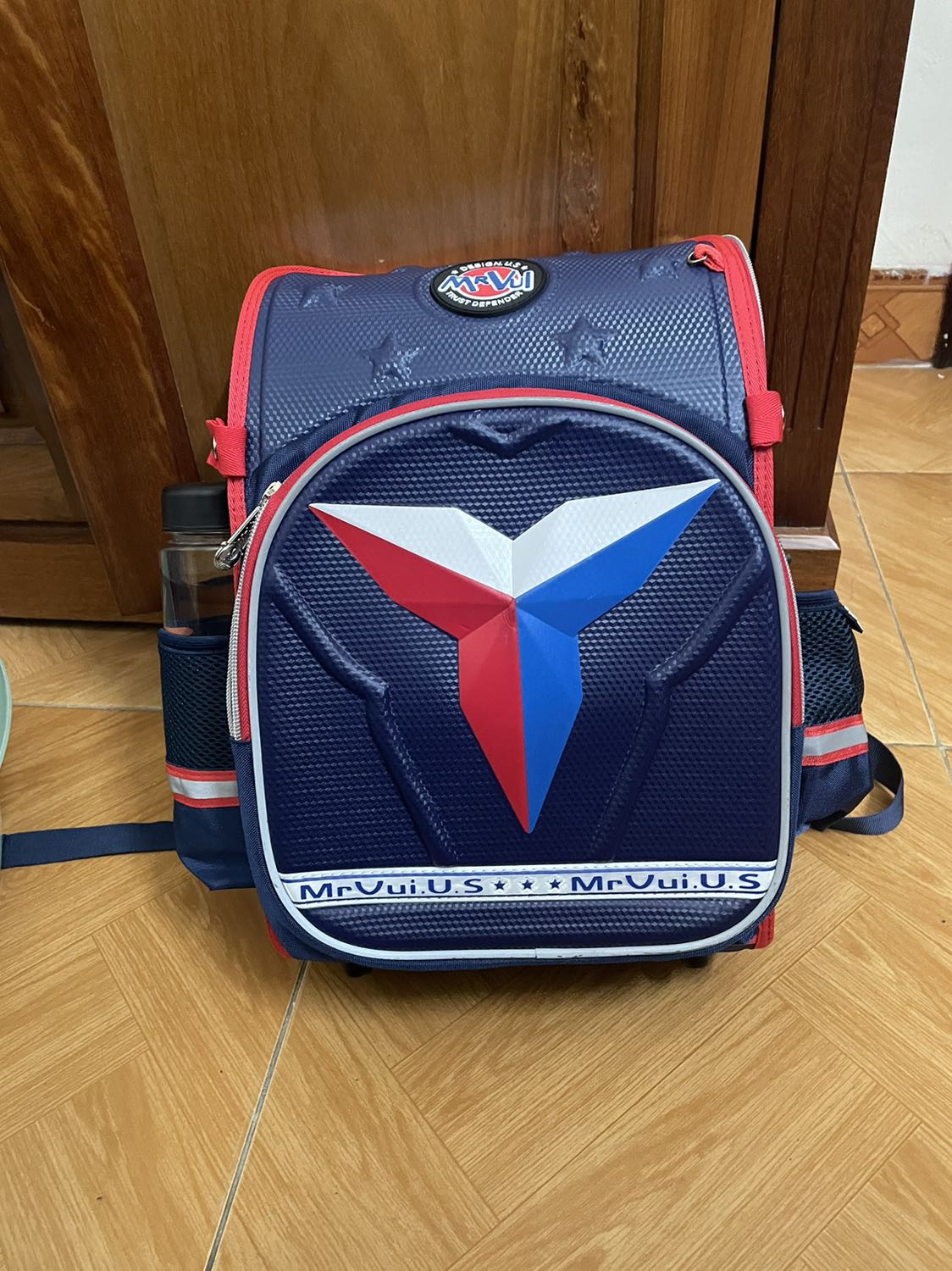 Tiki giao hàng siêu nhanh luôn ạ. Đặt chiều thứ 5 mà sáng CN có rồi ( từ HCM ra HN). Ba lô đẹp xuất sắc luôn ạ. Cứng cáp đứng form từng chi tiết ko chỉ thừa. Màu sắc nét. Bé nhà mình rất thích ạ