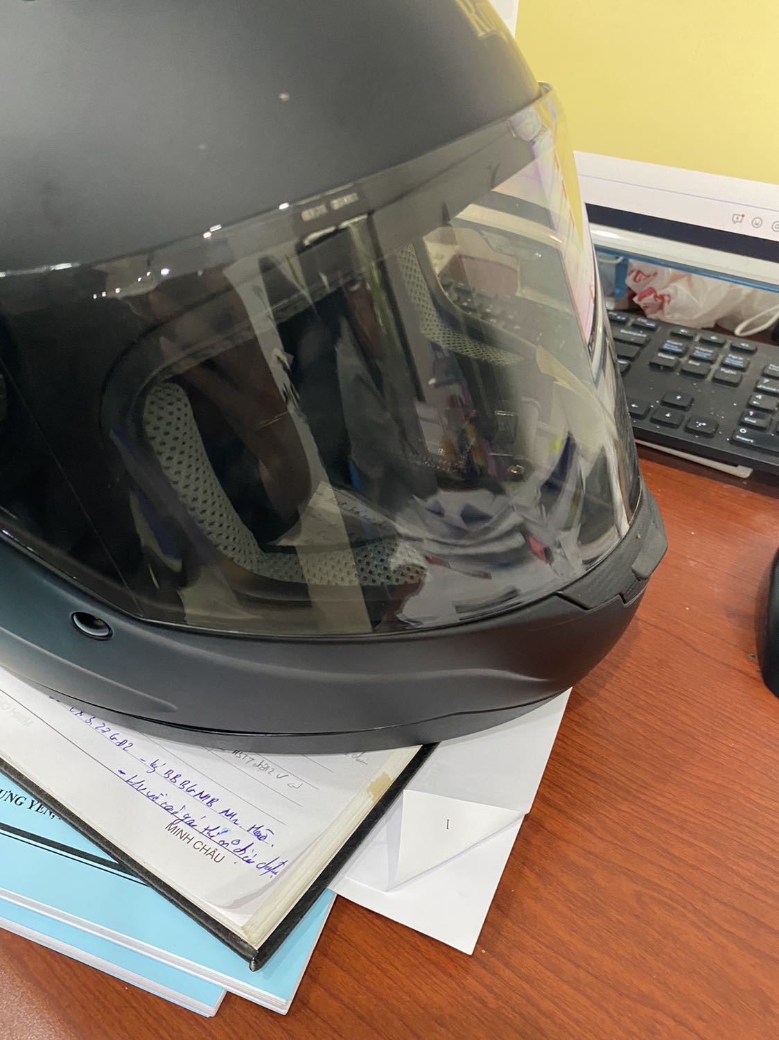 Hàng chuẩn theo hình ảnh, chất lượng ổn. Phần cằm hơi bé lúc đội hơi khó