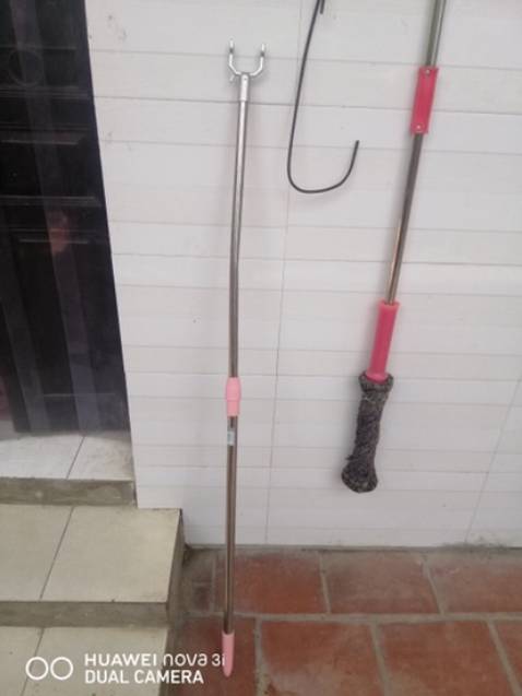 Gậy phơi rất tiện lợi chắc chắn
Có thể điều chỉnh độ dài ngắn tuỳ vào mình sử dụng