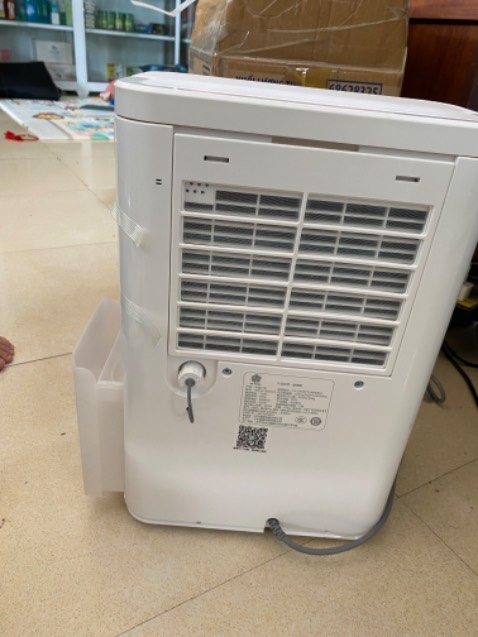 Hút ẩm hơi yếu chút nhưng vận hành êm ái, để phòng ngủ qua đêm thoải mái luôn. Có khoá trẻ em nên các cháu nhỏ không nghịch được. Kết nối với app Mi Home tuy nhiên phải chọn vùng là China mới nhận máy