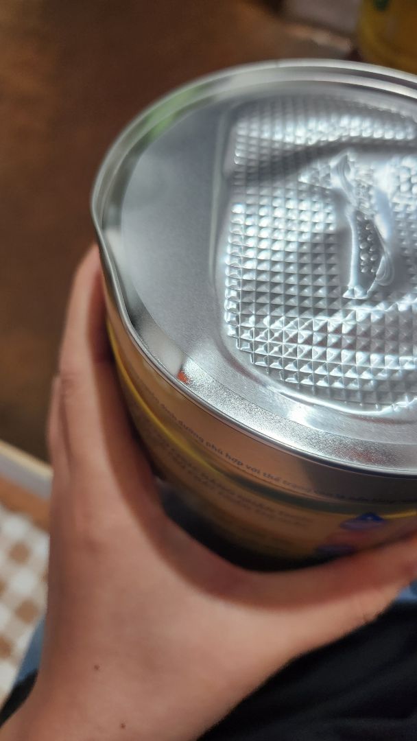 giao hàng tới hộp nguyên vẹn nhưng sản phẩm lại bị móp, không phải là lần đầu tiki giao cho mình hàng móp... mà lần này móp ngay nắp mở, khui ra đậy lại nó không khít thì chắc chắn sẽ ảnh hưởng đến chất lượng. Thủ tục đổi trả thì lâu, trả hàng còn bị mất phí vận chuyển... đánh giá sản phẩm thì bắt buộc phải 5*. Giao hàng ẩu mà đòi 5* hả