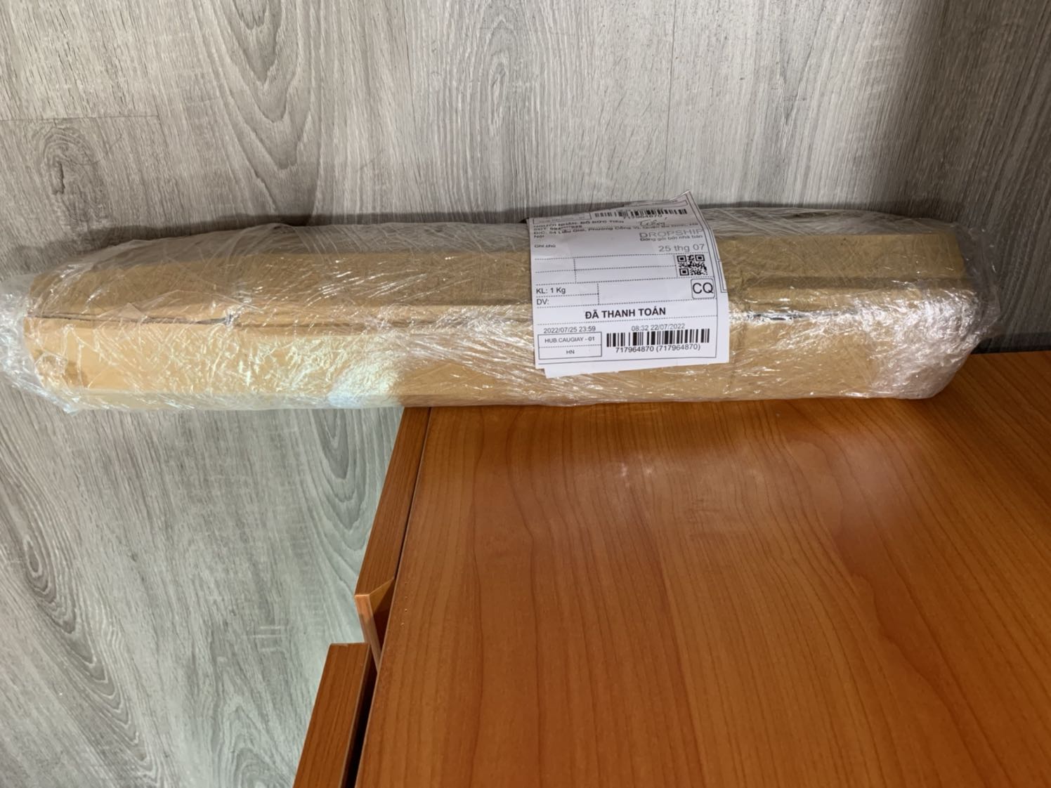 Sản phẩm được bọc kỹ. Miếng phủ vừa in taplo của xe mình :). Có miếng phủ này mình sẽ không sợ trời đi nắng mà ánh sáng hắt lại vào kính trước nữa.