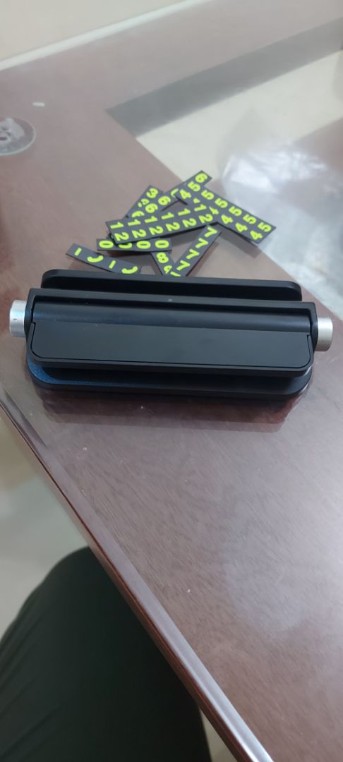 số thì được nhưng vấn đề giá điện thoại thì để là sẽ bị lật khi chạy xe