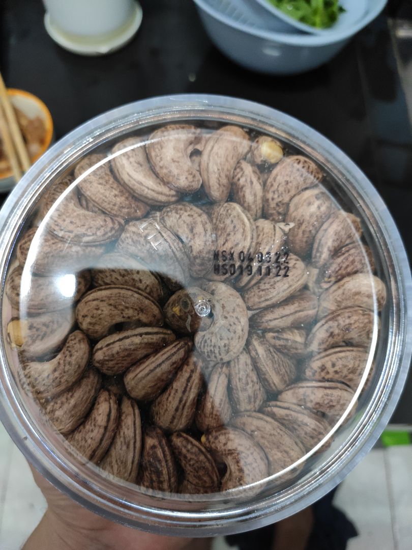 Hạt điều đẹp, đều, to, đưc xếp đẹp, date cũng khá xa.