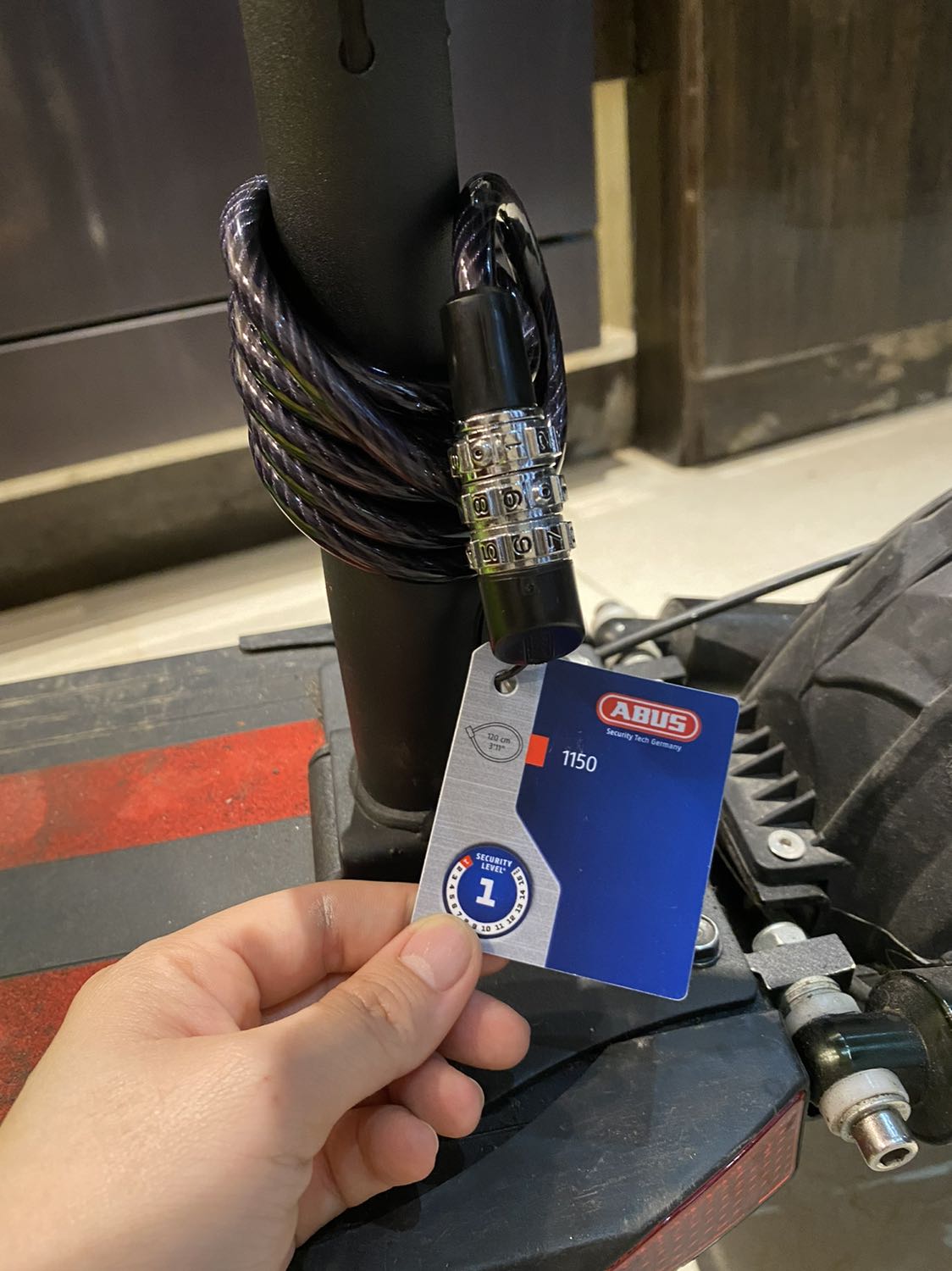 3 ngày giao hàng đã tới rồi khoá rất chắc chắn xịn xò ,hỏi trên phố Thuốc Bắc bán 250k mà con chảnh k muốn bán mua trên đây vừa nhanh rẻ.Nhưng mình muốn đổi mã số mà không biết nhắn vào đâu để được giải đáp đây shop ơi