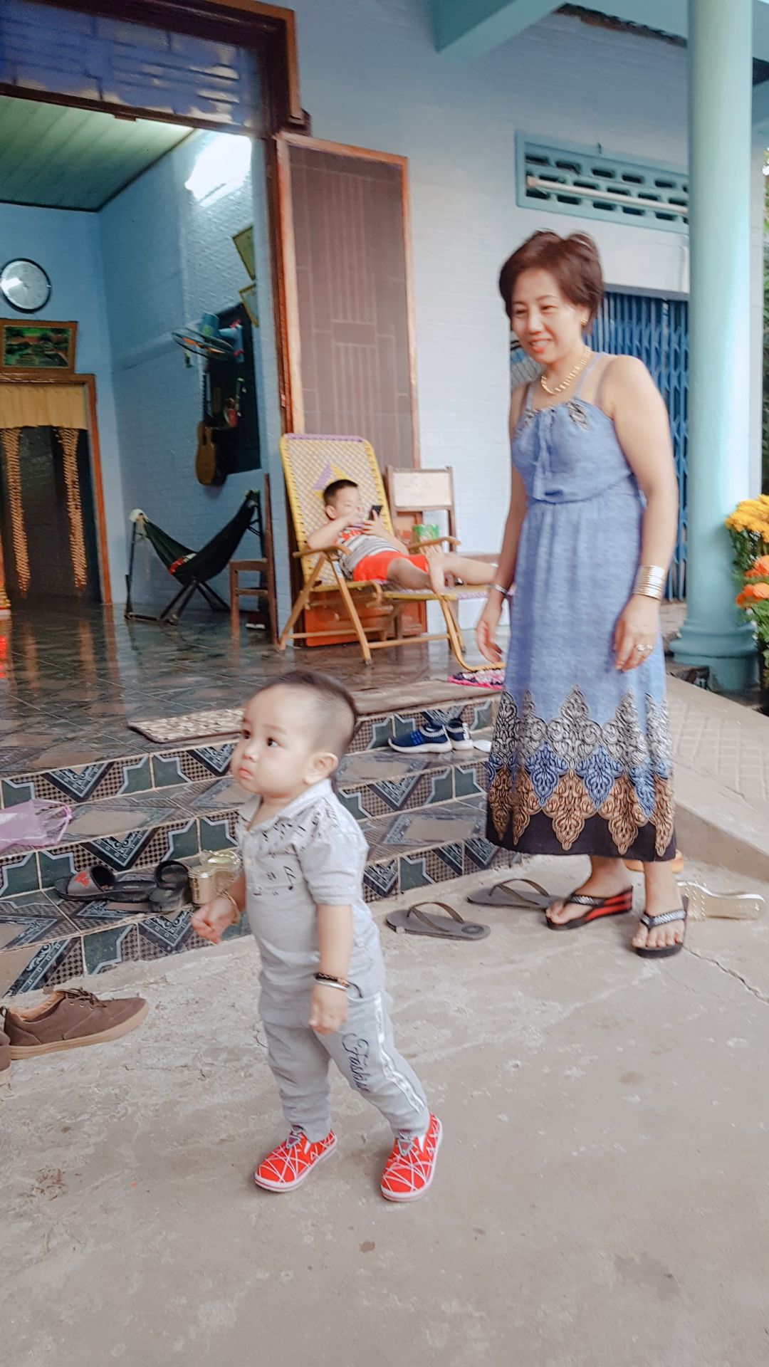 Đặt mua 250 miếng cùng màu xanh, shop giao hàng 2 màu gần giống nhau chứ ko cùng màu. 
đơn hàng về Hậu Giang, đúng ngày nhưng chưa được ok lắm nghe shop