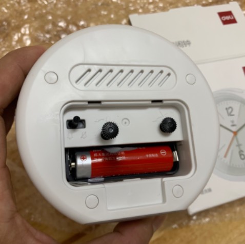 (mới nhận sp) _sản phẩm ok, cầm lên thấy nhẹ. kim quay êm, báo thức kêu to dần.
(độ bền , độ chính xác giờ) thì dùng lâu mới biết được.