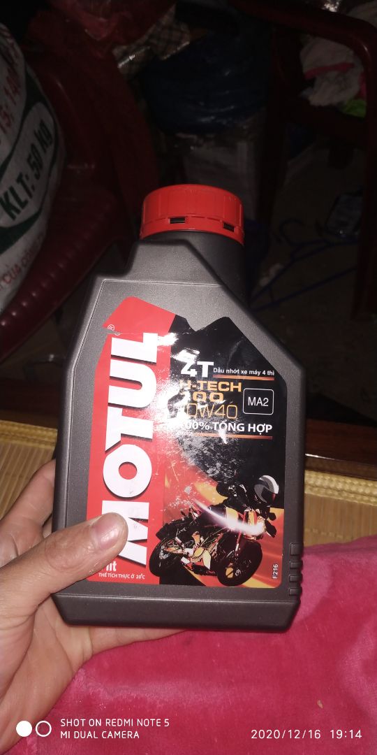 Nhận được bề mặt lọ nhớt trầy xước, hộp ọp ẹp rất không chuyên nghiệp. Không biết có phải nhớt giả không, hoàn toàn không yên tâm về chất lượng. Không có lần sau nữa đâu