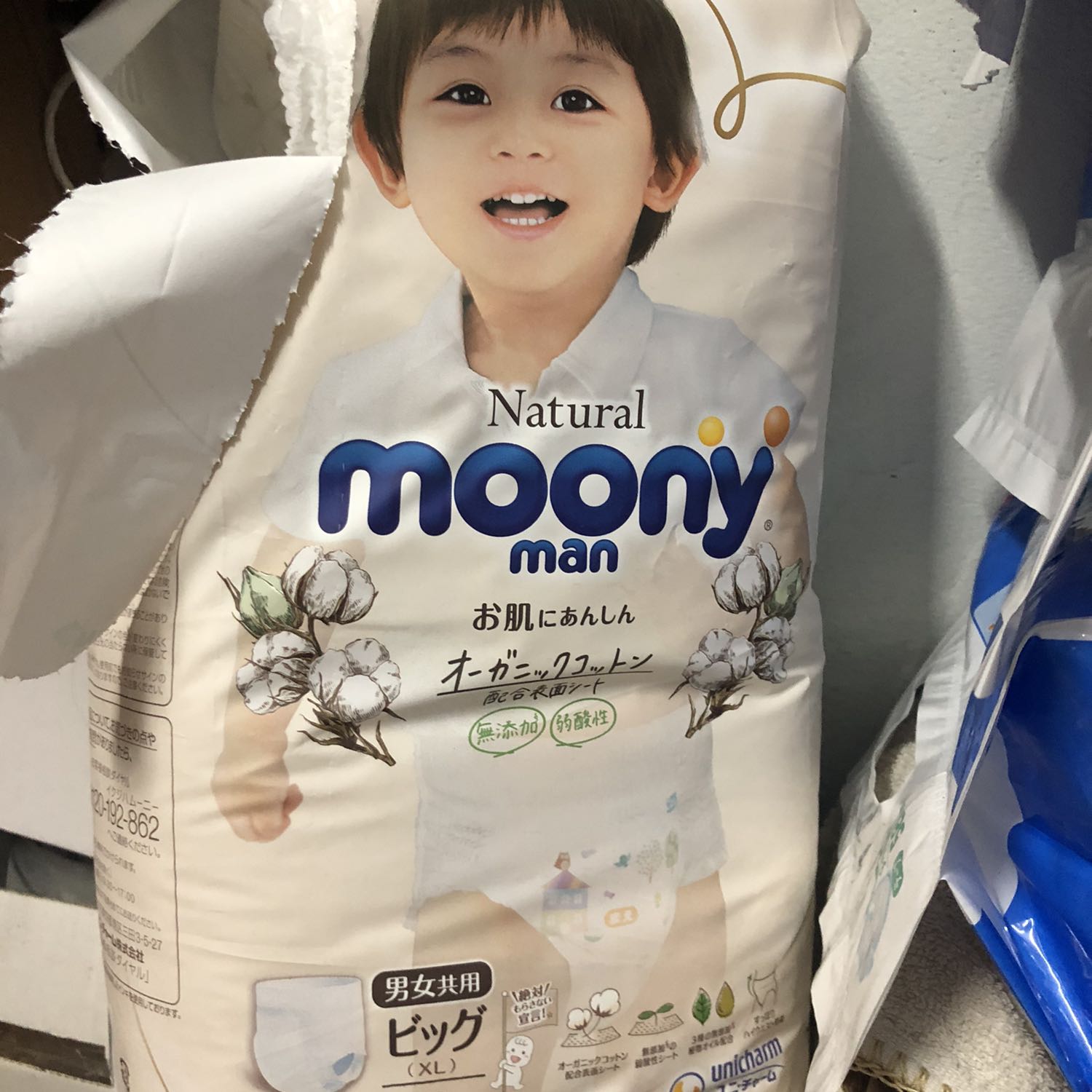 Bỉm moony vẫn rất ưng. 
Mình mua size lớn hơn 1 xíu nhưng phù hợp dùng đêm vì bé tè nhiều sợ tràn bỉm.
Mình mua giữa tháng 3/22, bỉm sản xuất tháng 1/22. 
Ship siêu nhanh, trước ngày hẹn.