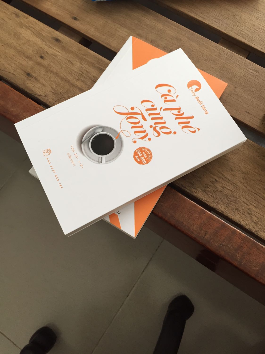 các bạn đang xem bình luận của tui có nghĩ tui *** các bạn không, không hề sách y như hình , không gặp vấn đề rách hay trầy xước gì hết , rất ok dịch vụ giao hàng từ anh shipper hay từ khâu đóng gói - bao bì đều rất là tốt , từ lúc mua ở tiki tới nay tui chưa có đơn hàng nào lỗi cả , phải chăng là nhờ tiki và sự may mắn của tui , mọi thứ đều tuyệt vời : thưa các bạn , chúc các bạn may mắn và cũng giống như mình . Cảm ơn tiki còn làm ăn dài dài . thanks tất cả