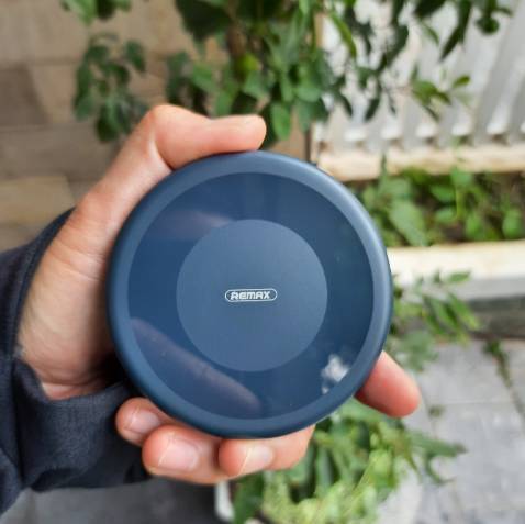 Hàng đúng như thông tin mô tả.
Nhân viên giao hàng siu nhanh, lịch sự, thân thiện.
Sản phẩm k bao gồm củ sạc nên p mua riêng. Hy vọng shop sẽ giảm giá củ sạc remax 60 w xuốg 300 k - 350 k trog tương lai. (T.T.)
Sản phẩm khá thích hợp khi đem theo đi du lịch, tất cả chỉ trog 1 hộp phấn nho nhỏ.
Nhược điểm: 
Chỗ thanh dựng điện thoại khá mỏng và khá khó gỡ ra xài thui. Còn lại thì tuyệt vời ông mặt trời, k có điểm j chê đc.
AIOChannel Hàng đúng như thông tin mô tả.
Nhân viên giao hàng siu nhanh, lịch sự, thân thiện.
Sản phẩm k bao gồm củ sạc nên p mua riêng. Hy vọng shop sẽ giảm giá củ sạc remax 60 w xuốg 300 k - 350 k trog tương lai. (T.T.)
Sản phẩm khá thích hợp khi đem theo đi du lịch, tất cả chỉ trog 1 hộp phấn nho nhỏ.
Nhược điểm: 
Chỗ thanh dựng điện thoại khá mỏng và khá khó gỡ ra xài thui. Còn lại thì tuyệt vời ông mặt trời, k có điểm j chê đc.
AIOChannel