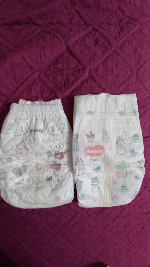 tiki đóng gói giao hàng nhanh, xưa giờ mình vẫn xài moony cho con nay đổi huggies nature xài thử, ok hơn moony. có chống tràn lưng khi bé ị nhiều k bị tràn như moony,form to, đóng thử qua đêm cho con rất ok thấm hút tốt tiki đóng gói giao hàng nhanh, xưa giờ mình vẫn xài moony cho con nay đổi huggies nature xài thử, ok hơn moony. có chống tràn lưng khi bé ị nhiều k bị tràn như moony,form to, đóng thử qua đêm cho con rất ok thấm hút tốt