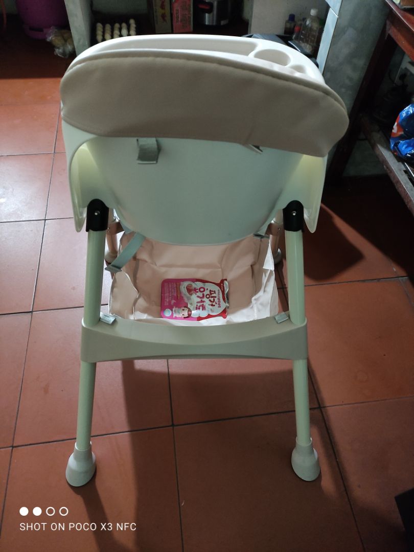 ghế khá chắc chắn, đệm ghế có thể tháo dời dễ dàng vệ sinh.