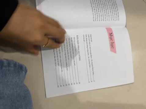 Kiến thức, nội dung rất dễ hiểu, mục lục rõ ràng, chia theo từng giai đoạn cụ thể, thông tin được kiểm chứng, nêu nguồn chi tiết. Sách hay cho các bậc phụ huynh đang chuẩn bị chào đón những đứa con đầu tiên. 10 điểm cho bác sỹ