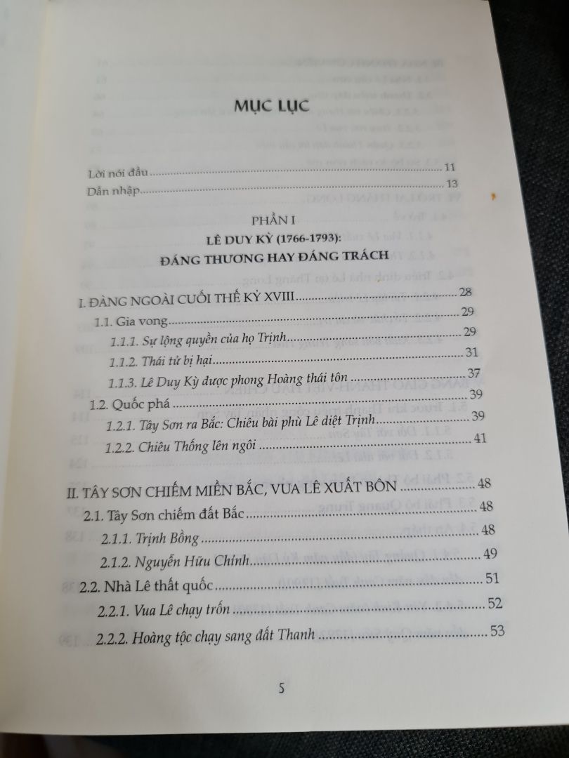 một tác phẩm tuyệt vời.giúp ta hiểu rõ hơn về Lê Chiêu Thống,ngoài cách nhìn như lâu nay về vị vua này,qua tác phẩm ta có thêm được những cách nhìn mới về vị vua này
