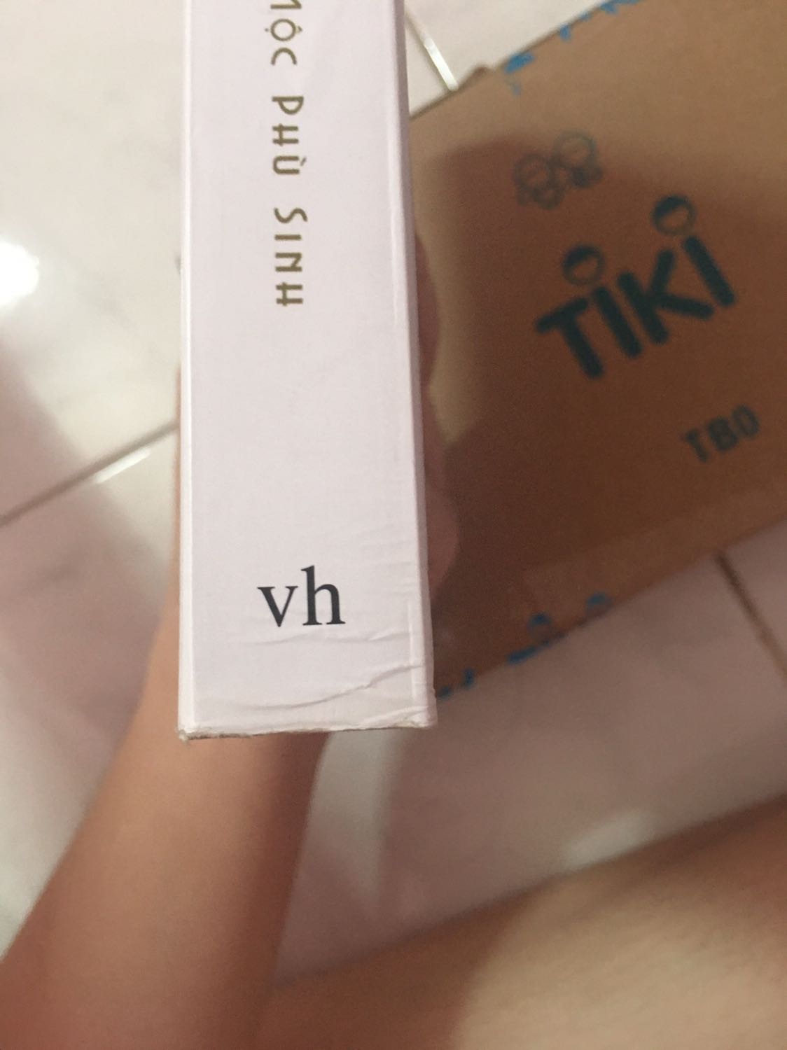 Nội dung rất hay nhưng sách khi giao bị dơ, gáy sách nhăn. Mong lần sau tiki chú ý hơn ạ