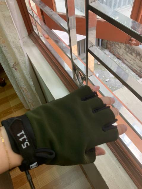 Chất lượng rất tốt. có các hạt chống trơn trượt nên rất tiện dụng cho những shipper đi ngoài trời như mình. giá rẻ hàng giao nhanh