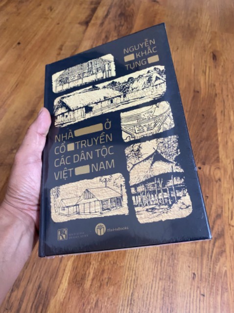 Sách mới nguyên seal, ko cấn móp gì, tặng bookmark và lời cảm ơn rất chu đáo. Tks shop.