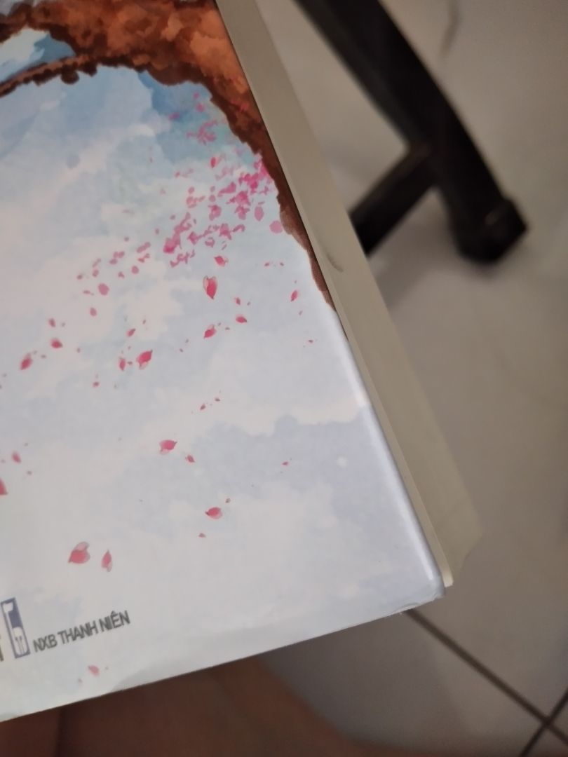 lần nào mua hàng trên tiki cũng thấp thỏm lo lắng. đặc biệt là sản phẩm sách. Sách không bọc màng co đã đành thì cũng chịu khó đóng gói cẩn thận giùm người ta cứ. Để khách hàng nhận sản phẩm bị móp méo thế này? Bên FAHASA lúc nào cũng bọc sách cẩn thận hơn cả, dù có màng co hay không họ vẫn cẩn thận bọc kĩ bên ngoài tránh hỏng sách