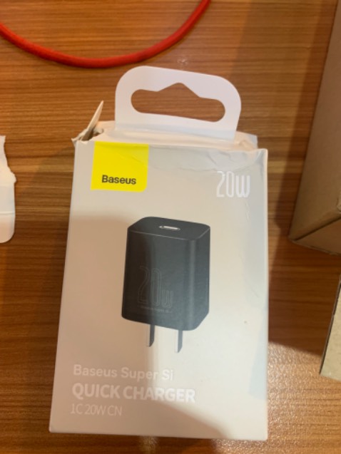 Đặt hàng có kèm dây cáp , nhưng nhận hàng lại không có dây cáp.