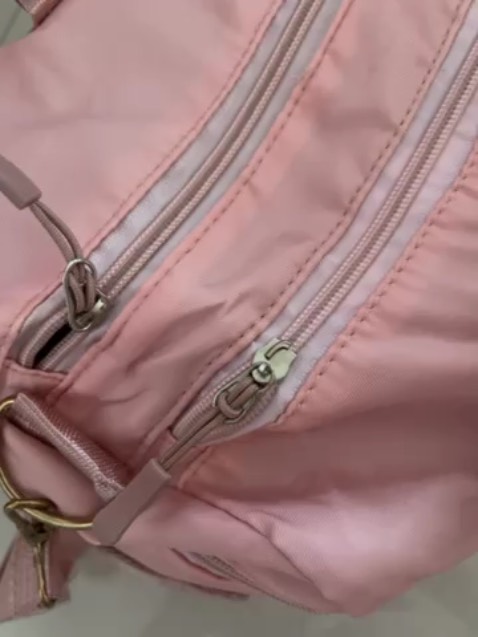 Túi mua về vừa bỏ đồ vào kéo thì hư dây kéo , ủa shop ơi có đổi ko vậy