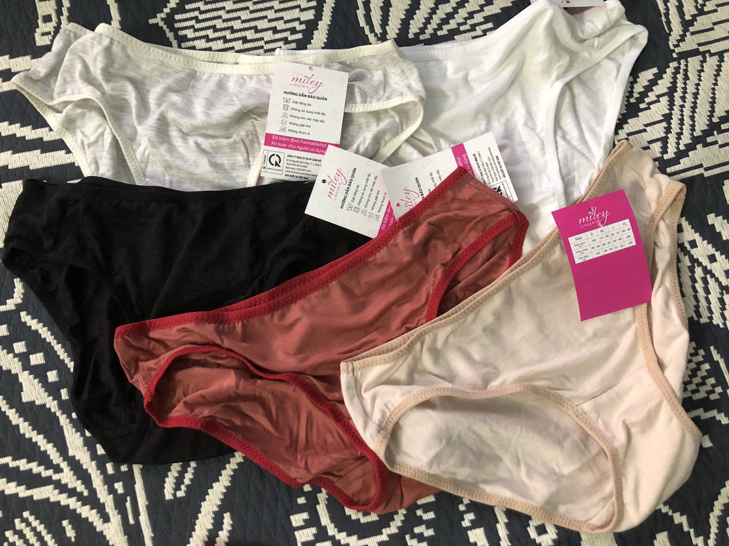 Chất liệu tốt 95% cotton 5% spandex, mềm mát đúng ý mình muốn. Giao hàng hơi lâu do dịch nhưng đóng gói tốt. Màu sắc hơi thất vọng một chút nhưng cũng ko quan trọng. Hơi thừa chỉ một chút.