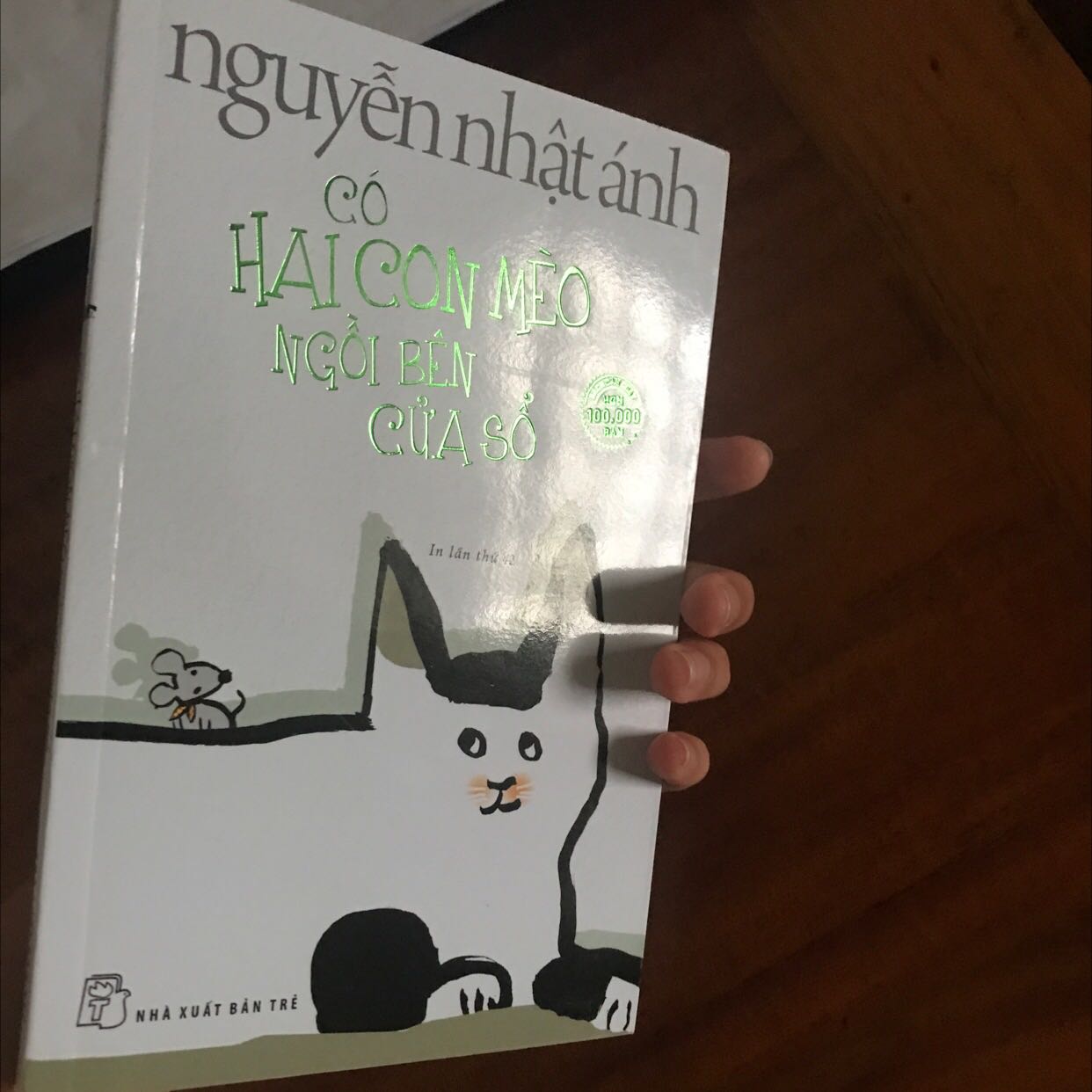 Tại vì thích cuốn tôi là Bêto quá nên thấy cuốn này cũng liên quan đến con vật nên hốt luôn, đọc nhẹ nhàng và thư giãn tuy nhiên kết thấy hơi tiếc cho mèo Gấu và Áo hoa