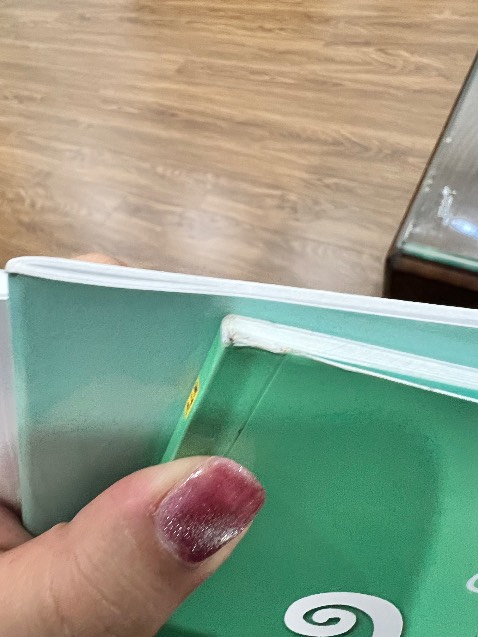 Sách mới mà bẩn như sách cũ vậy …