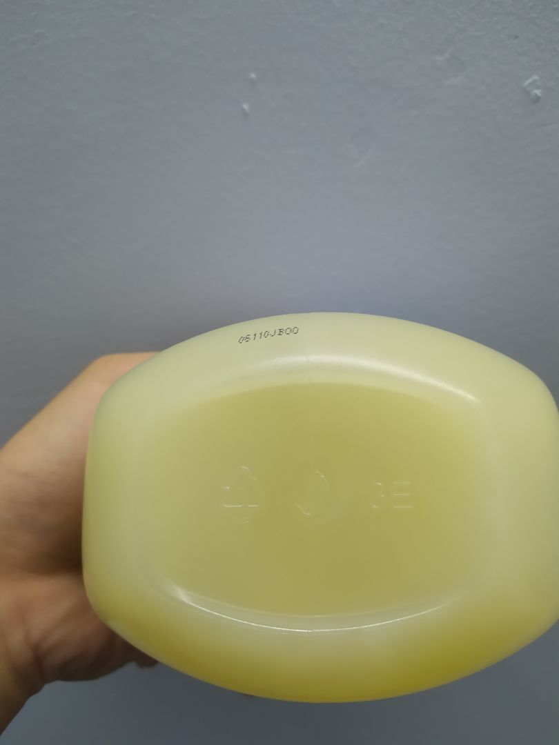 sản phẩm không được đặt trong hộp chỉ có băng keo để nắp hộp không bung, không check được mã vạch, do mình chưa xài hũ to như thế này bao giờ nên chẳng biết