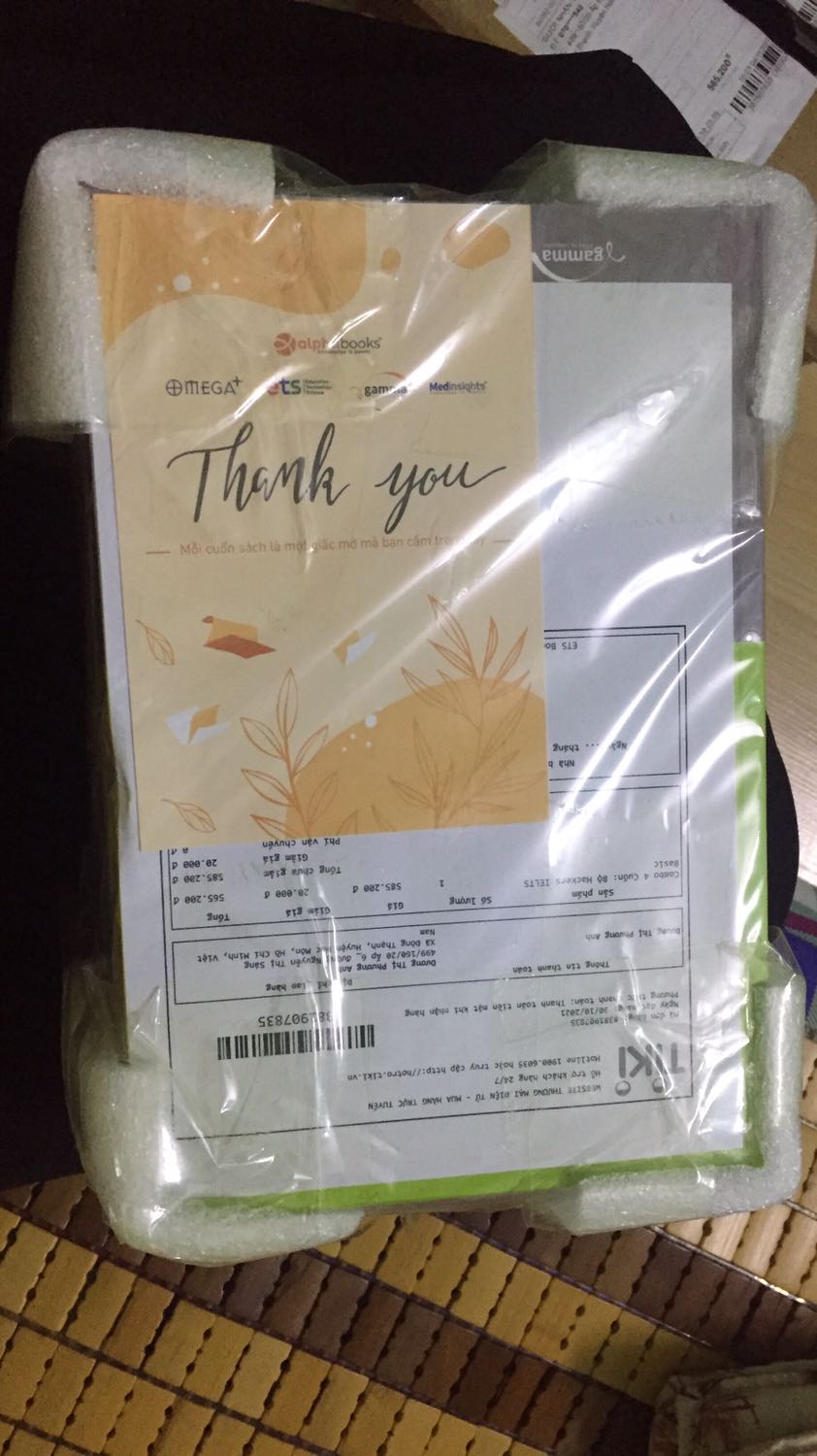 Thùng hàng có hơi bị nhừ tử có thể là đó và đập 😅😅😅
Tuy nhiên hàng bên trong được bọc lại cẩn thận để bảo quản sách tốt 💯⭐️
Hàng giao nhanh hơn dự kiến 
Chưa đọc thử nên chưa review phần này
Cảm ơn hiệu sách
Cảm ơn tiki đã giao hàng