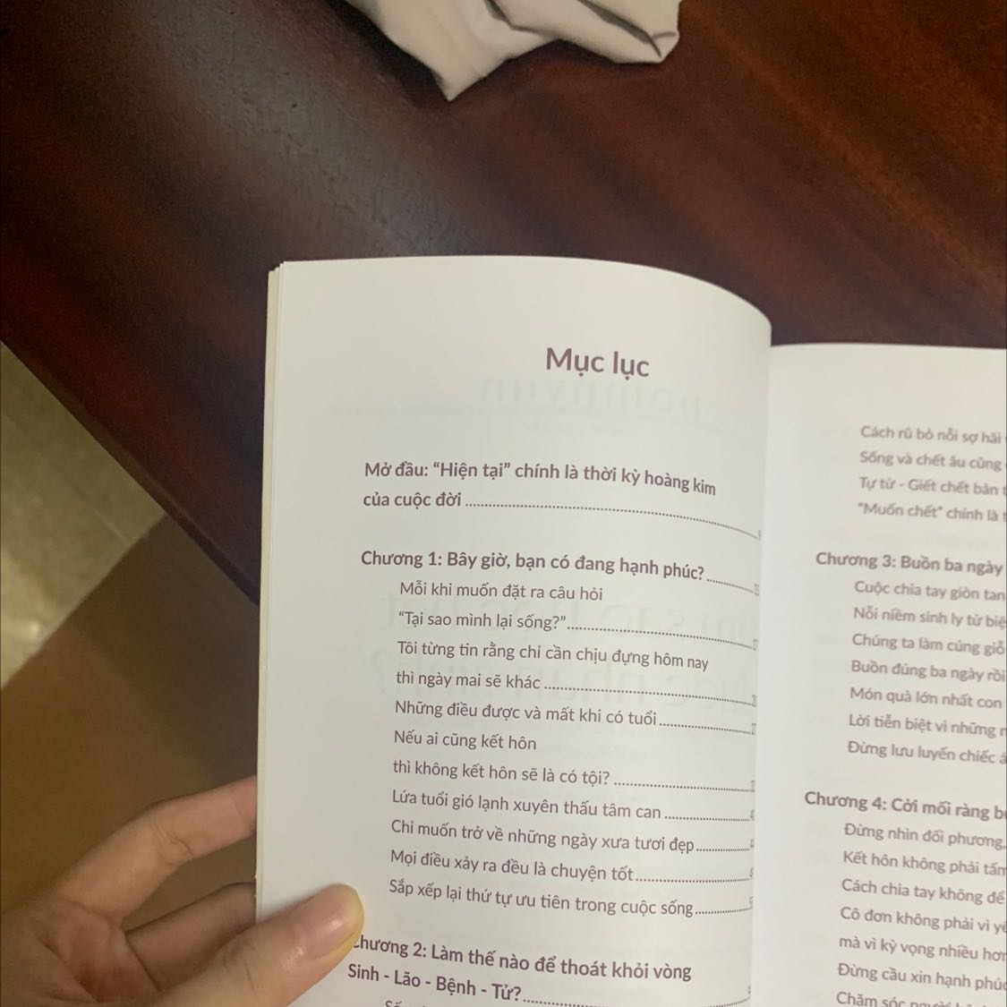 Sách đẹp gọn gàng, chất giấy dày in màu. Giọng văn rất từ tốn, nhẹ nhàng, lời văn cũng gần gũi dễ hiểu. Một cuốn sách để hiểu thêm về an yên, mình thấy rất hay