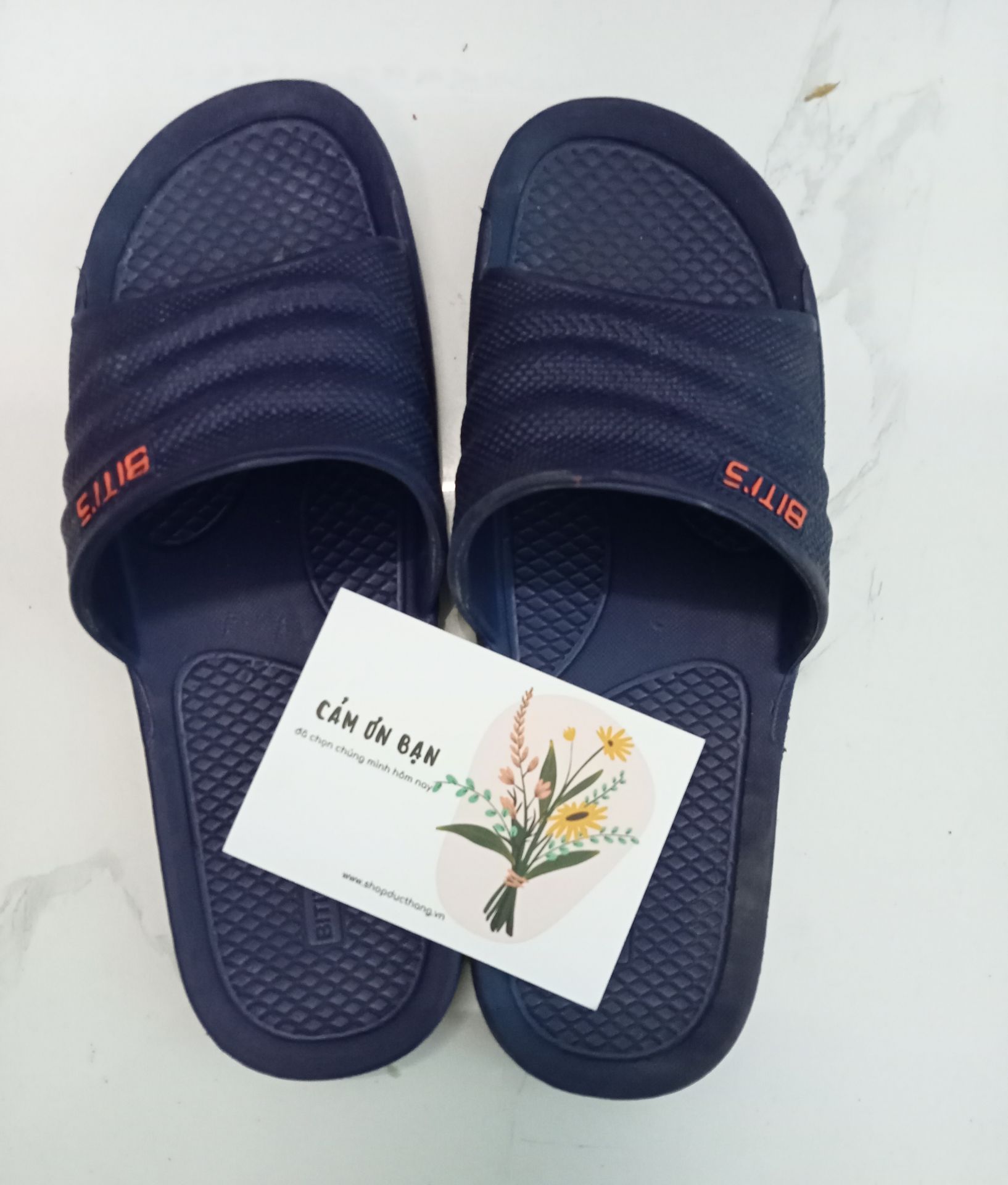 Shop giao hàng nhanh, đóng gói hàng cẩn thận. Hàng chuẩn Bitis chính hãng. Lần nào mua cũng có quà tặng kèm nhỏ xinh và cả thiệp cảm ơn rất cẩn thận
Rất hài lòng về shop Shop giao hàng nhanh, đóng gói hàng cẩn thận. Hàng chuẩn Bitis chính hãng. Lần nào mua cũng có quà tặng kèm nhỏ xinh và cả thiệp cảm ơn rất cẩn thận
Rất hài lòng về shop