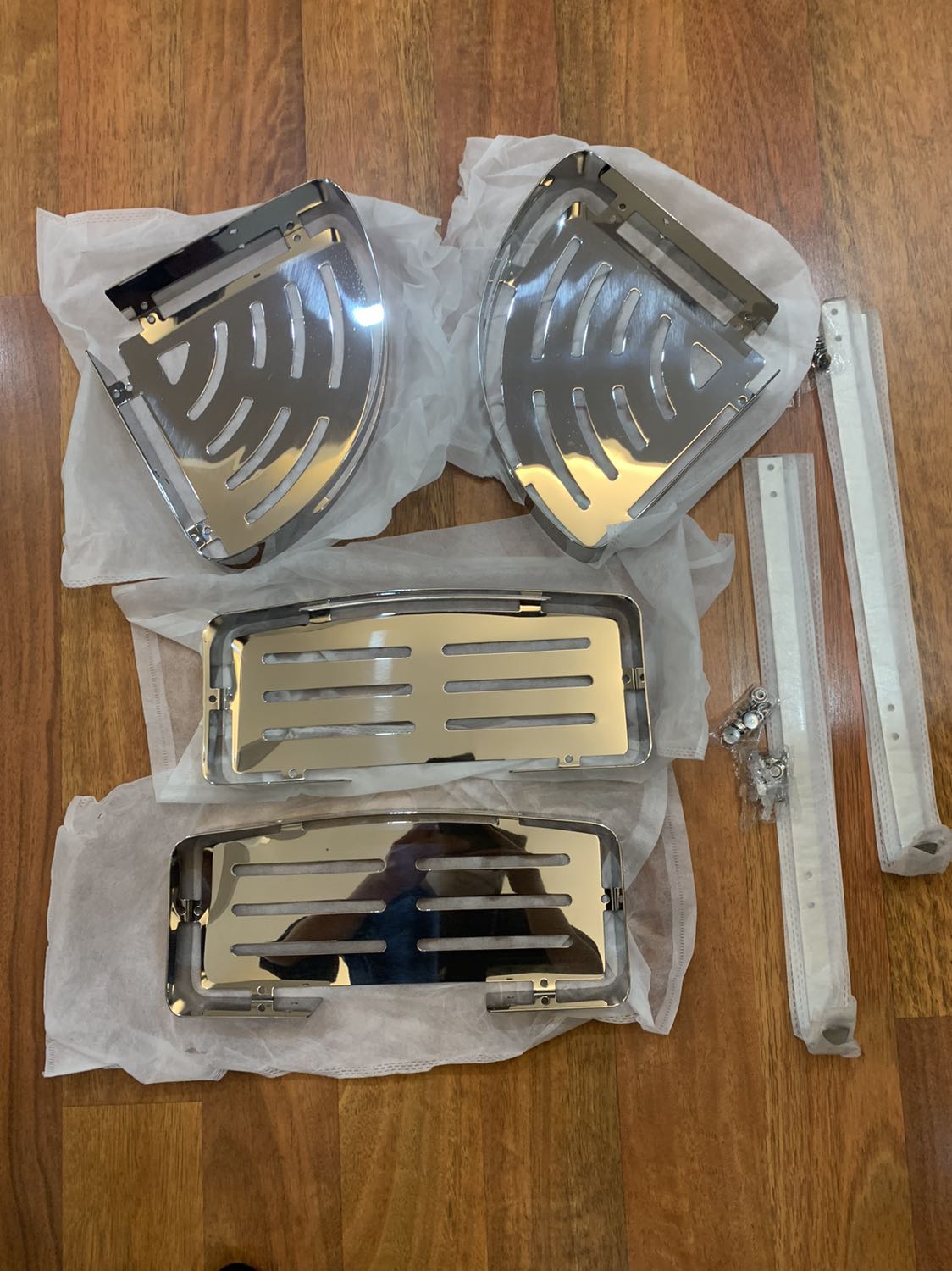 Kệ chất lượng dày dặn inox sáng bóng.