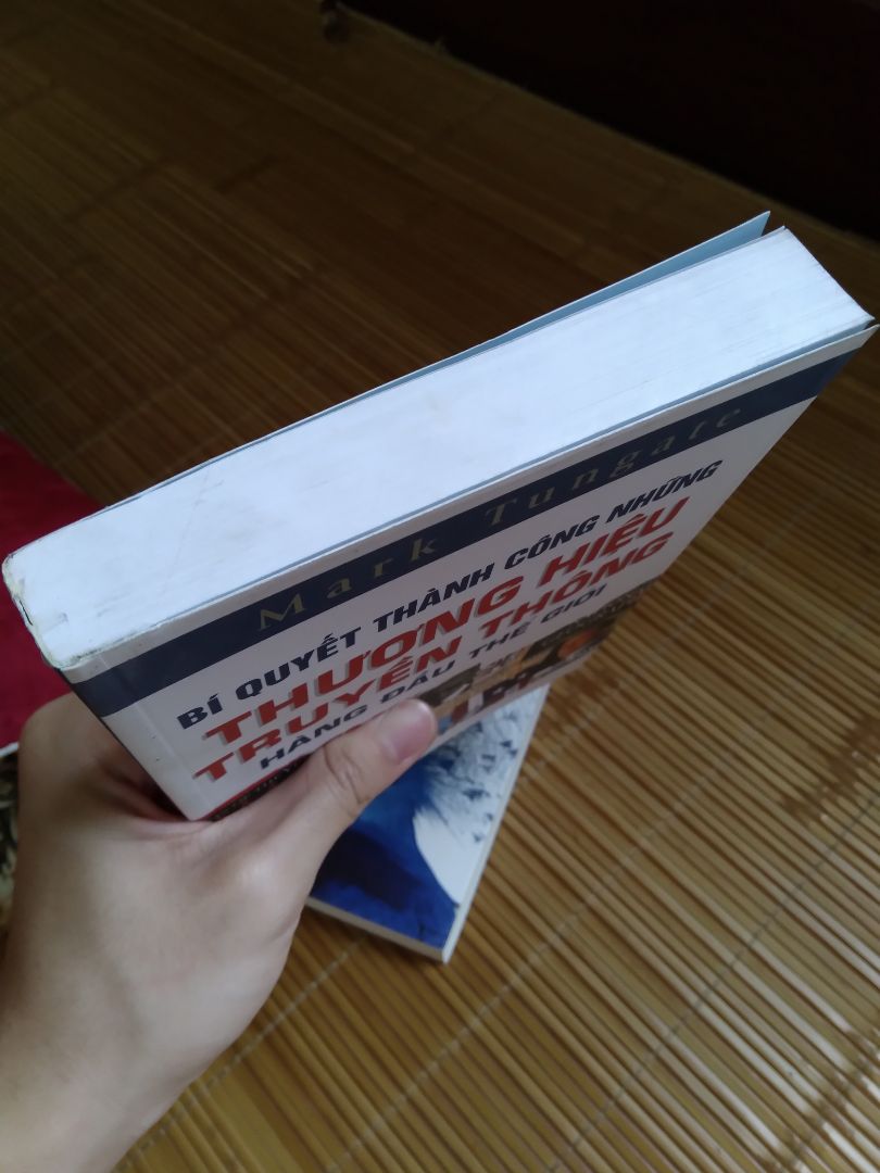 sách hơi bụi tuy nhiên Tiki giao hàng nhanh, trước hẹn và nội dung sách vẫn hay nên vẫn cho đánh giá 5 sao. nội dung chính của sách nằm ở phần đầu và phần cuối nhé