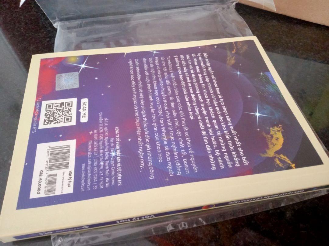 Gói bao nilon kĩ càng dù đơn chỉ có 1 cuốn sách rất mỏng, chất lượng sách mới, đẹp. Nội dung dễ hiểu và có hình ảnh cho mỗi bài đọc. Tuy nhiên gáy sách bị bong ra dù mình chỉ vừa mới nhận hàng. Mong Tiki xem xét đổi sản phẩm!