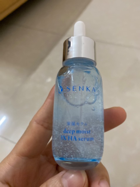 Sản phẩm ko giống như mình mua những lần trc. Có cảm giác là hàng giả vì quét mã vạch ko có thông tin gì cả. Mẫu mã bao bì cũng khác , hoang mang quá vì ko biết có nên dùng hay ko?