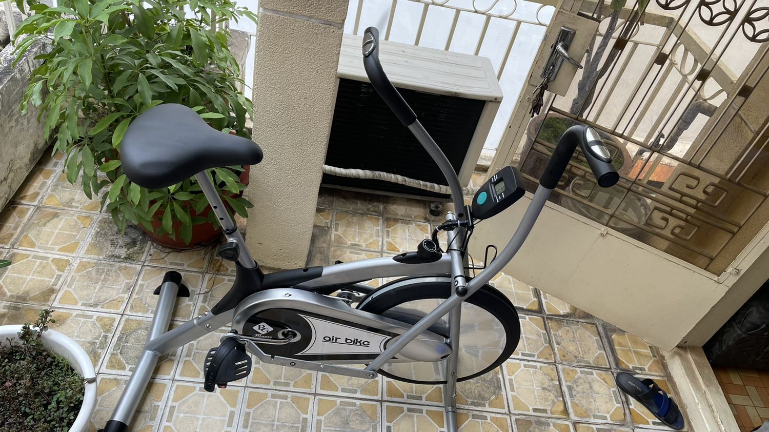 Hàng tốt chắc chắn có cảm ứng đo nhịp tim, giá rẻ hàng chất lượng. Khác hẳn với hàng trung quốc tầm giá 2.***. 5 sao cho shop, đóng gói cẩn thận. Hàng tốt chắc chắn có cảm ứng đo nhịp tim, giá rẻ hàng chất lượng. Khác hẳn với hàng trung quốc tầm giá 2.***. 5 sao cho shop, đóng gói cẩn thận.