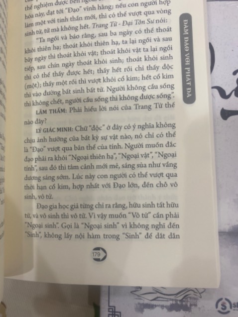 Tiki giao khá nhanh, đóng gói kĩ. Còn về mặt nội dung sách, mình mới xem quyển Phật Đà thôi, có điều, phần dịch rất nhiều từ Hán Việt khó gặm, nhiều từ khá chuyên môn nhưng lại không có giải thích (hoặc có vẻ người dịch cũng không hiểu nó là gì?). Có vẻ mấy cuốn này ít nhiều phải có kiến thức nền mới hiểu được chút. Tiki giao khá nhanh, đóng gói kĩ. Còn về mặt nội dung sách, mình mới xem quyển Phật Đà thôi, có điều, phần dịch rất nhiều từ Hán Việt khó gặm, nhiều từ khá chuyên môn nhưng lại không có giải thích (hoặc có vẻ người dịch cũng không hiểu nó là gì?). Có vẻ mấy cuốn này ít nhiều phải có kiến thức nền mới hiểu được chút.