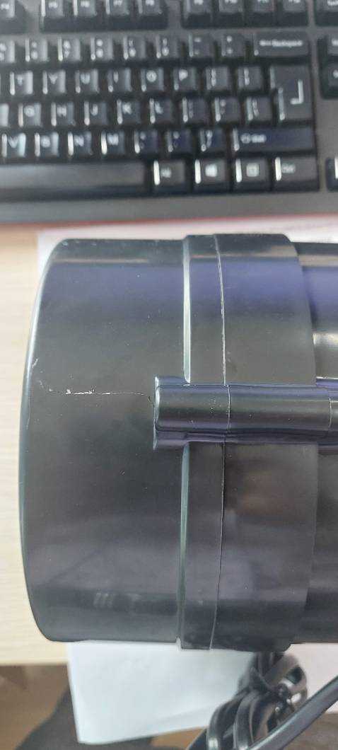 Sao lại giao hàng bị nứt cho tôi vậy?