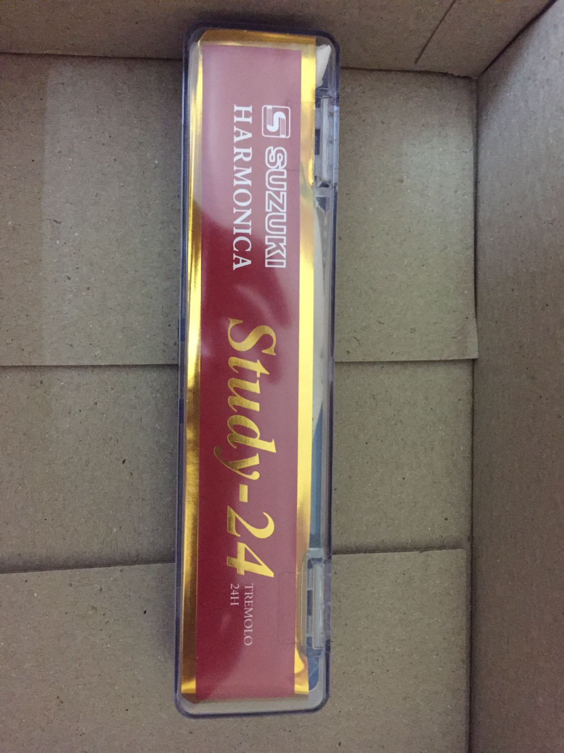 Mình mua Suzuki Winner mà Tiki lại giao cho mình loại rẻ tiền hơn là Suzuki Study. Chưa biết chất lượng thế nào nhưng giao nhầm hàng là đã đáng nửa sao rồi. Mong Tiki kiểm tra lại và cho nhân viên đến đổi hàng giúp mình. Xin cảm ơn.